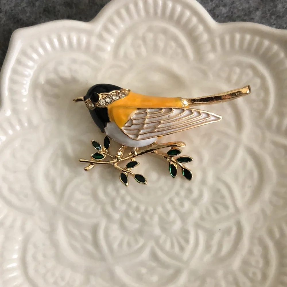 Women’s Cubic Zircon Yellow Bird Brooch Pin Suit Corsages Shawl Clip Scarf Pins